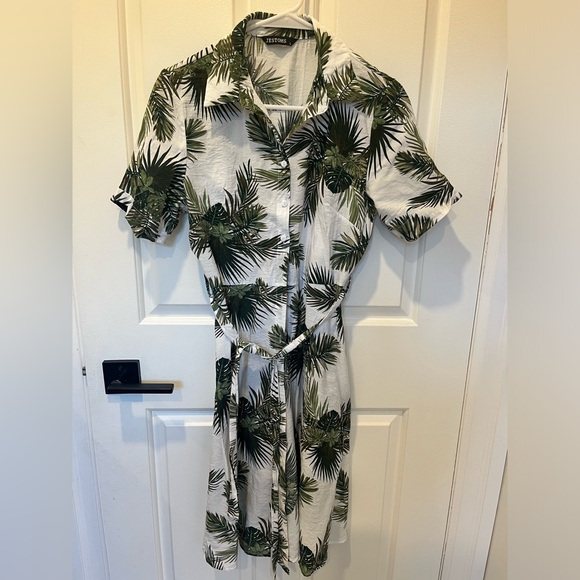 Jestoms Dresses & Skirts - Tropical Palm Print Shirt Dress